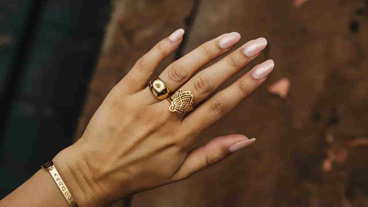 Astro Tips: బంగారు ఉంగరం అంటే ఇష్టమా.. ఏ వెలికి ధరించాలి.. ఏ వేలికి ధరిస్తే ఆశుభామో తెలుసా..