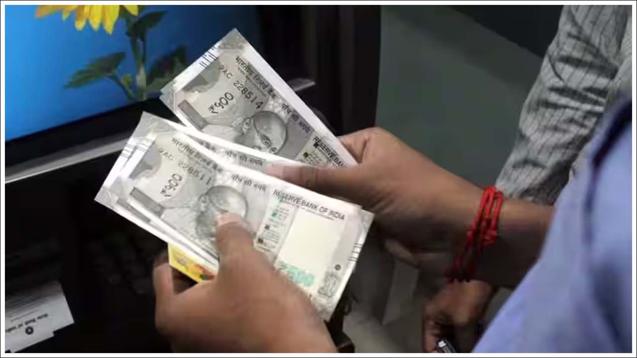 నేషనల్ పేమెంట్ కార్పొరేషన్ ఆఫ్ ఇండియా (NTPC) పంపిన ATM ఫీజులను పెంచే ప్రతిపాదనను రిజర్వ్ బ్యాంక్ ఆమోదించింది.బ్యాలెన్స్ విచారణ, మినీ స్టేట్మెంట్ మొదలైన సేవలకు, ఎస్బీఐ ఏటీఎంలలో ఎటువంటి ఛార్జీలు లేవు.