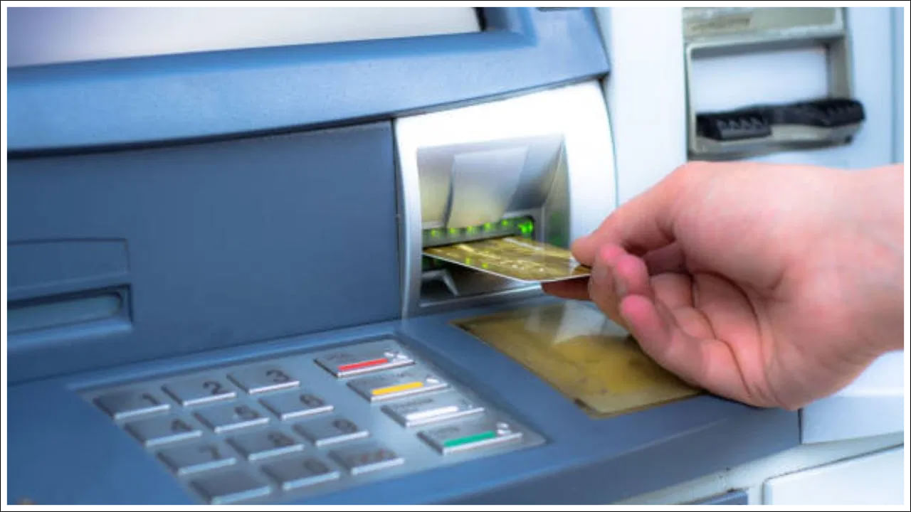 ATM Charges: బ్యాంకు కస్టమర్లకు అలర్ట్‌.. మే 1 నుంచి ఏటీఎం ఛార్జీల బాదుడు.. ఎంతంటే..