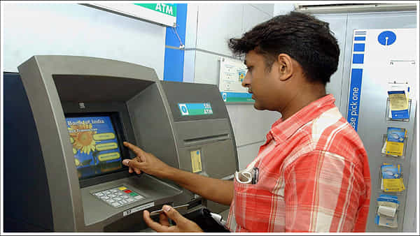 SBI ATM Rules: ఛార్జీల బాదుడు.. మీరు ఏటీఎం నుంచి విత్డ్రా చేస్తున్నారా? కొత్త నిబంధనలు!