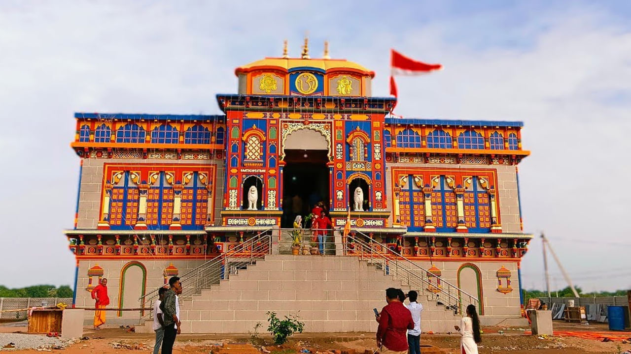 చాలామందికి బద్రీనాథ్ వెళ్లాలని ఉంటుంది. కానీ వయసు సహకరించక, ఆరోగ్య సమస్యలు, ఆర్ధిక ఇబ్బందులు కారణంగా వెళ్లలేకపోతున్నారు. అలంటి వారికోసం ఆ బద్రినాథుడు హైదరాబాద్‌కు వచ్చేశారు. అదేంటి అనుకుంటున్నారా.! ఇప్పుడు హైదరాబాద్ ప్రాంతంలోనే బద్రీనాథ్ ఆలయం వెలసింది.