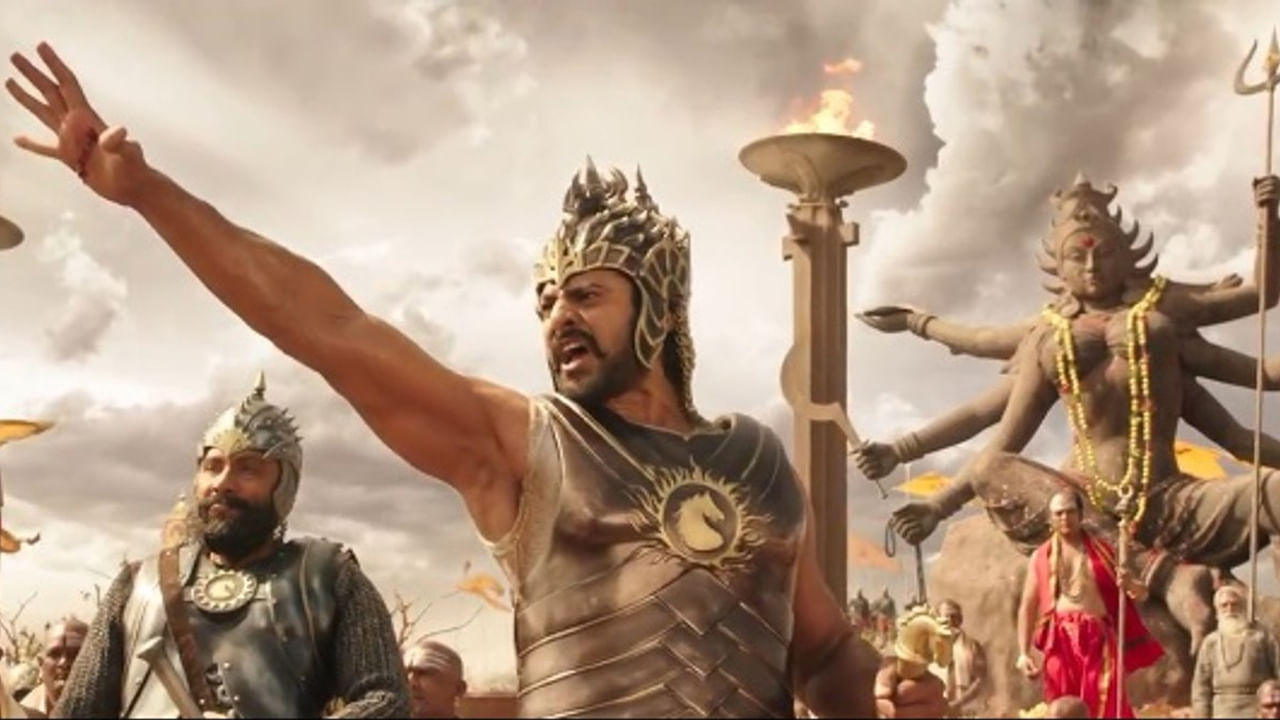 ఇండియన్ సినిమా ముఖ చిత్రాన్నే మార్చేసిన బాహుబలి రిలీజ్ అయి పదేళ్లు కావొస్తుంది. అందుకే ఈ మైల్ స్టోన్ మూమెంట్ను గ్రాండ్గా సెలబ్రేట్ చేస్తోంది చిత్రయూనిట్. తెలుగు తెరకు కొత్త హైట్స్ చూపించిన బాహుబలి సినిమాను రీ రిలీజ్ చేయబోతోంది.