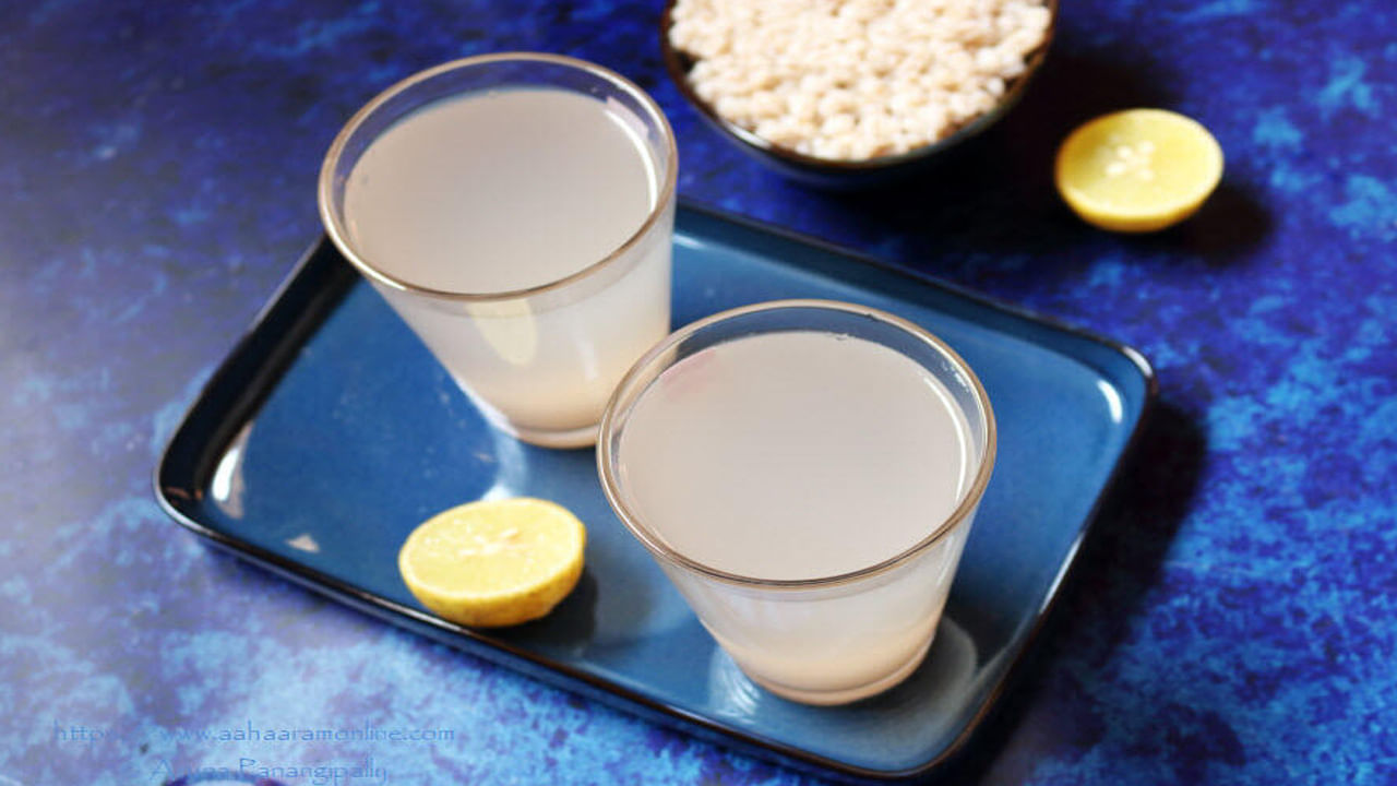 బార్లీ నీరు తాగడం వల్ల కిడ్నీల పనితీరు మెరుగవుతుంది. దీంతో యూరినరీ ట్రాక్ట్ ఇన్ఫెక్షన్స్, కిడ్నీల్లో రాళ్ల వంటి సమస్యలు తగ్గుతాయి. అదే విధంగా బాడీకి కావాల్సిన హైడ్రేషన్‌ని అందిస్తాయి. ఈ డ్రింక్ లివర్ డీటాక్స్ డ్రింక్‌లా పనిచేస్తుంది. బ్లడ్‌ని ప్యూరిఫై చేస్తుంది.