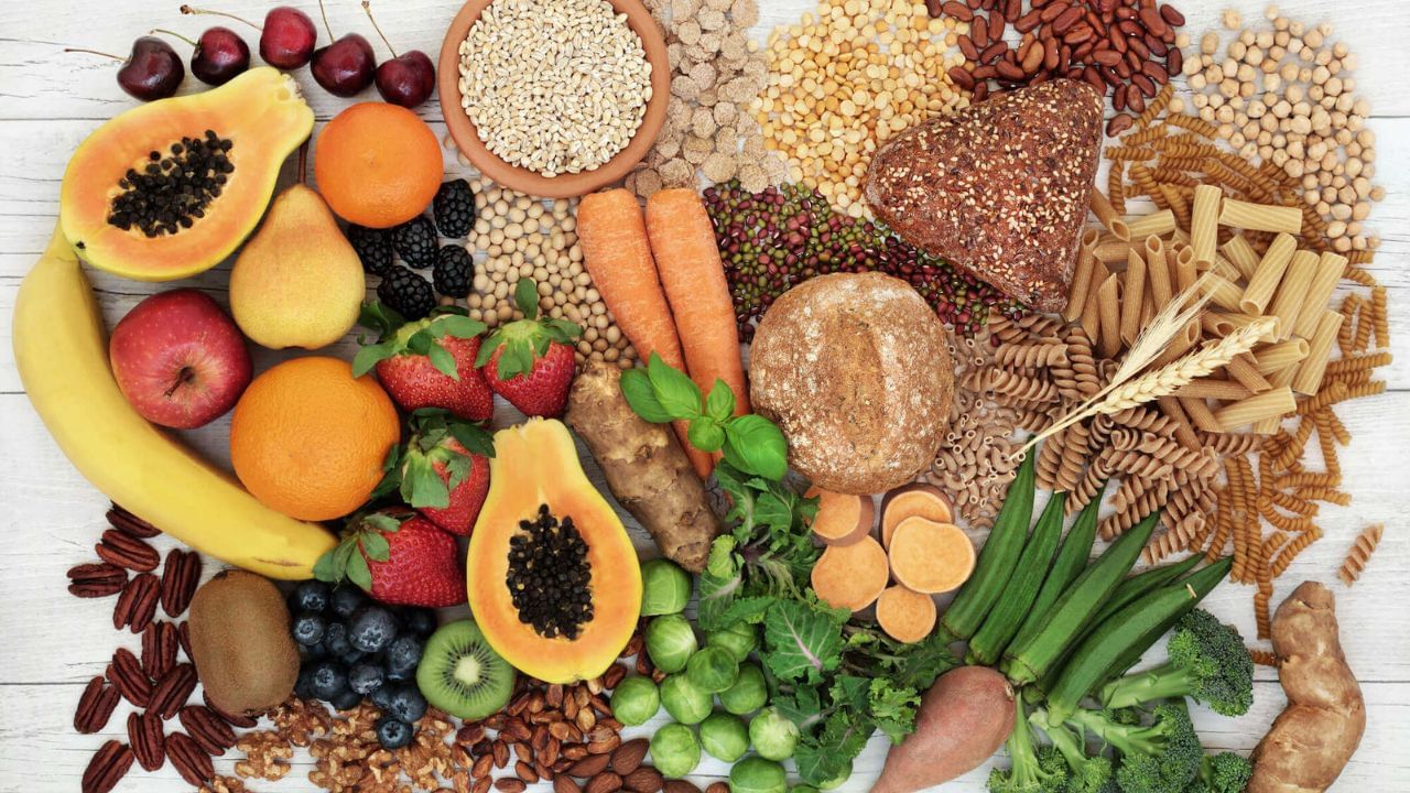 Health Tips: ఆహారంలో ఫైబర్ ఎందుకు ముఖ్యం..? అది లేకపోతే శరీరంలో ఏం జరుగుతుందో తెలుసా..? Health Tips: ఆహారంలో ఫైబర్ ఎందుకు ముఖ్యం..? అది లేకపోతే శరీరంలో ఏం జరుగుతుందో తెలుసా..?