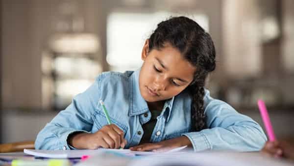 Vastu Tips: మంచి మార్కులు రావాలంటే.. ఈ దిశలో కూర్చొని చదవండి..!