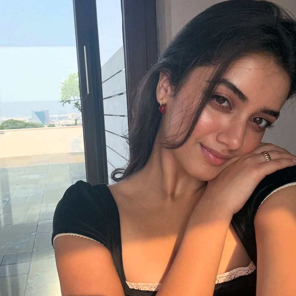 ఇందులో సాగర్ పాత్రలో రామ్ కనిపించనుండగా.. మహాలక్ష్మి పాత్రలో భాగ్య శ్రీ నటిస్తుంది. ఇప్పటికే ఈ ప్రాజెక్ట్ ఒక షెడ్యూల్ పూర్తి చేసుకుంది. దీంతోపాటు దుల్కర్ సల్మాన్ నటిస్తున్న కాంత చిత్రంలో నటిస్తుంది.