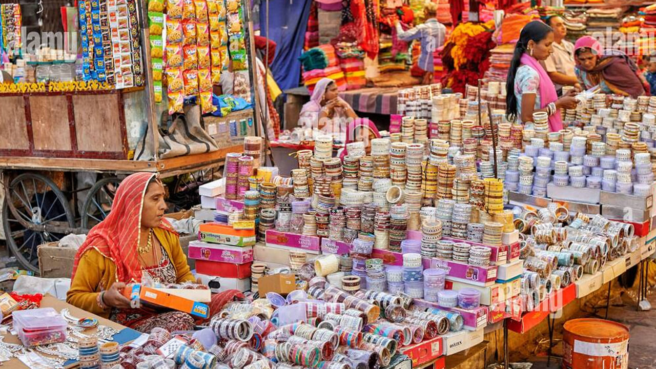 పంచేటియ కొండ, నీలి నగరం: ఇక్కడ ఇళ్ళు నీలం రంగులో పెయింట్ చేయబడ్డాయి. మీరు ఘంటా ఘర్ నుంచి బ్లూ సిటీ, పంచేటియ కొండకు వెళ్ళవచ్చు. ఇక్కడ నుంచి సూర్యాస్తమయాన్ని చూస్తే ఆ దృశ్యం అద్భుతంగా ఉంటుంది. చాలా మంది ఇక్కడకు అస్తమించే సూర్యుడిని చూడటానికి మాత్రమే వస్తారు. ఘంటా ఘర్ నుంచి ఇక్కడికి దూరం 1 నుండి 1.5 కి.మీ. ఉంటుంది.