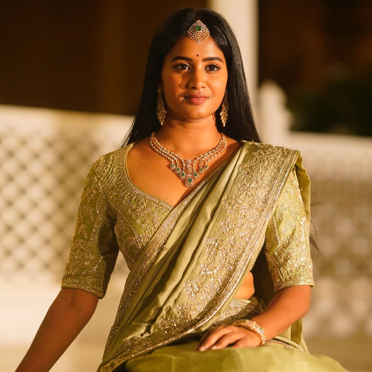 బ్రిగిడ సాగాకు గురించి ప్రత్యేక పరిచయం అవసరం లేదు.. కోలీవుడ్ లో ఈ ముద్దుగుమ్మకు హీరోయిన్ మంచి ఫాలోయింగ్ ఉంది. మొట్టమొదట యూట్యూబ్ స్టార్గా కెరీర్ ఆరంభించి నటనతో ప్రేక్షకులను కట్టిపడేసింది తమిళ్ బ్యూటీ బ్రిగిడి సాగ.