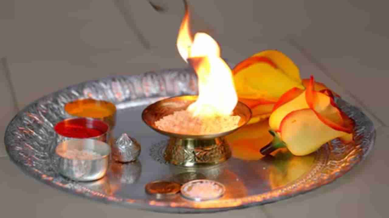 ఇంట్లో రోజూ కర్పూరం వెలిగిస్తున్నారా..? కర్పూరం వాసన చూస్తే ఏమౌతుందో తెలుసా..?