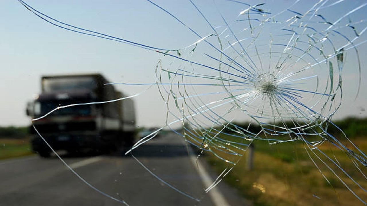 Car Windshield: మీ కారు అద్దాలకు క్రాక్స్ వచ్చాయా?  సింపుల్ టెక్నిక్‌తో సమస్య ఫసక్
