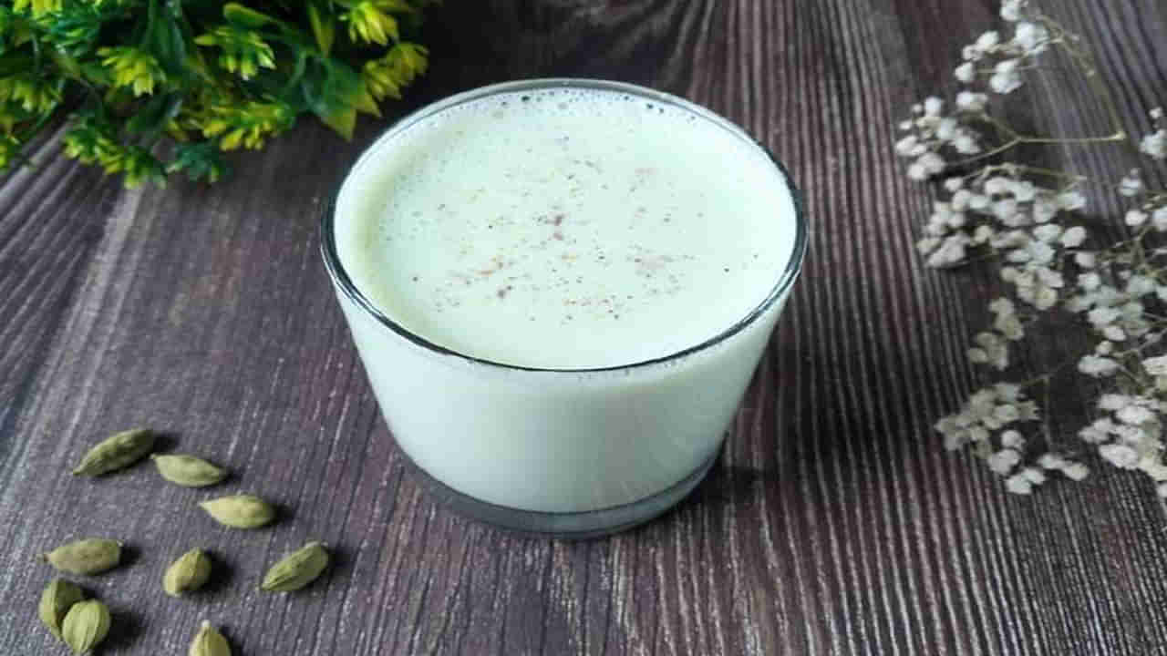 Cardamom Milk: రాత్రిపూట ఇలా తయారు చేసిన పాలు తాగితే ఏం జరుగుతుందో తెలుసా?