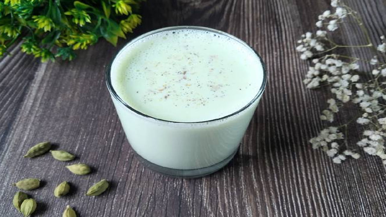 Cardamom Milk: రాత్రిపూట ఇలా తయారు చేసిన పాలు తాగితే ఏం జరుగుతుందో తెలుసా?