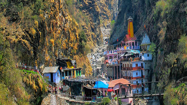 Char Dham Yatra: హై సెక్యూరిటీ జోన్ లో చార్ దామ్ యాత్ర.. యాత్రకు వెళ్లే భక్తులు ఎలాంటి జాగ్రత్తలు తీసుకోవాలంటే..