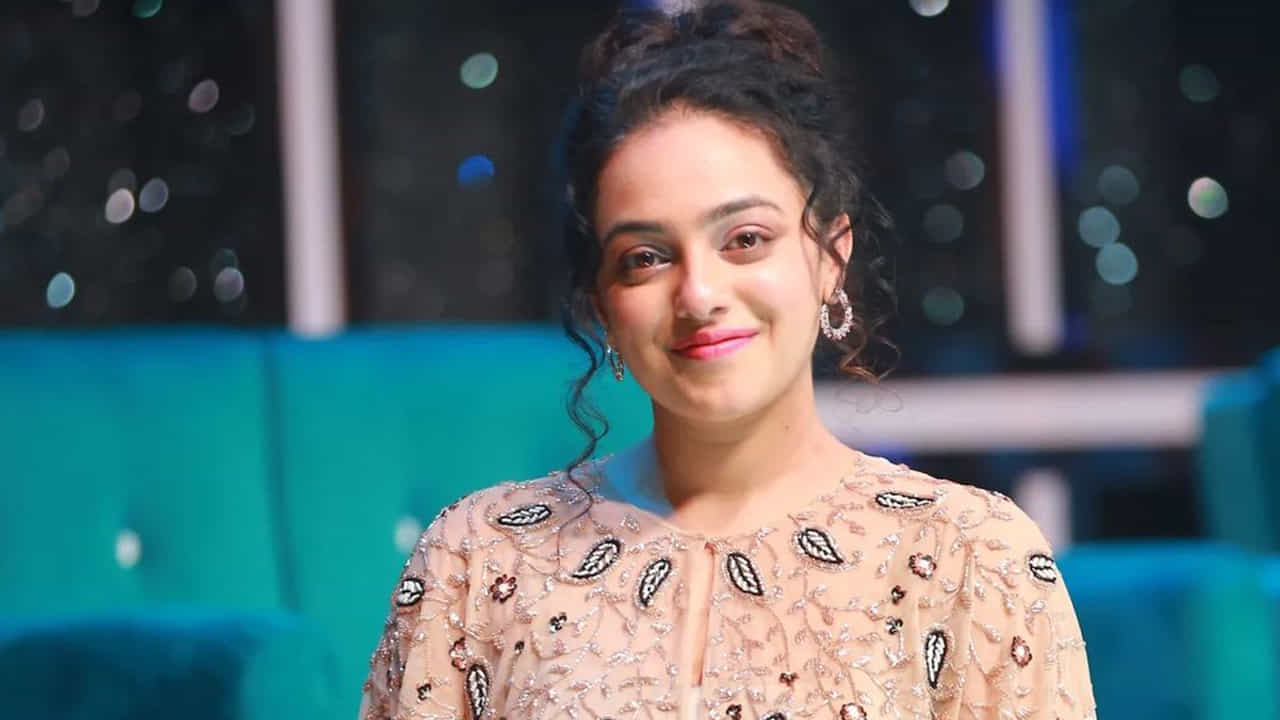 స్కూలు, కాలేజీ, కెరీర్.. ఎక్కడికి వెళ్లినా బాడీ షేమింగ్ కి ఫుల్ స్టాప్ పడదా? అలా ఉన్నావేంటి? ఇలా ఎందుకు ఉండవు? మార్చుకోలేకపోయావా? ఓ సారి ట్రై చేస్తావా? తరహా మాటలకు చెక్ పెట్టేదెప్పుడు? అంటూ చర్చ షురూ చేస్తే అలా సాగుతూనే ఉంటుంది. కానీ పట్టించుకోవడం మానేస్తే.. యస్.. తను ఫాలో అయిన ఫార్ములాని షేర్ చేస్తున్నారు నిత్యామీనన్.