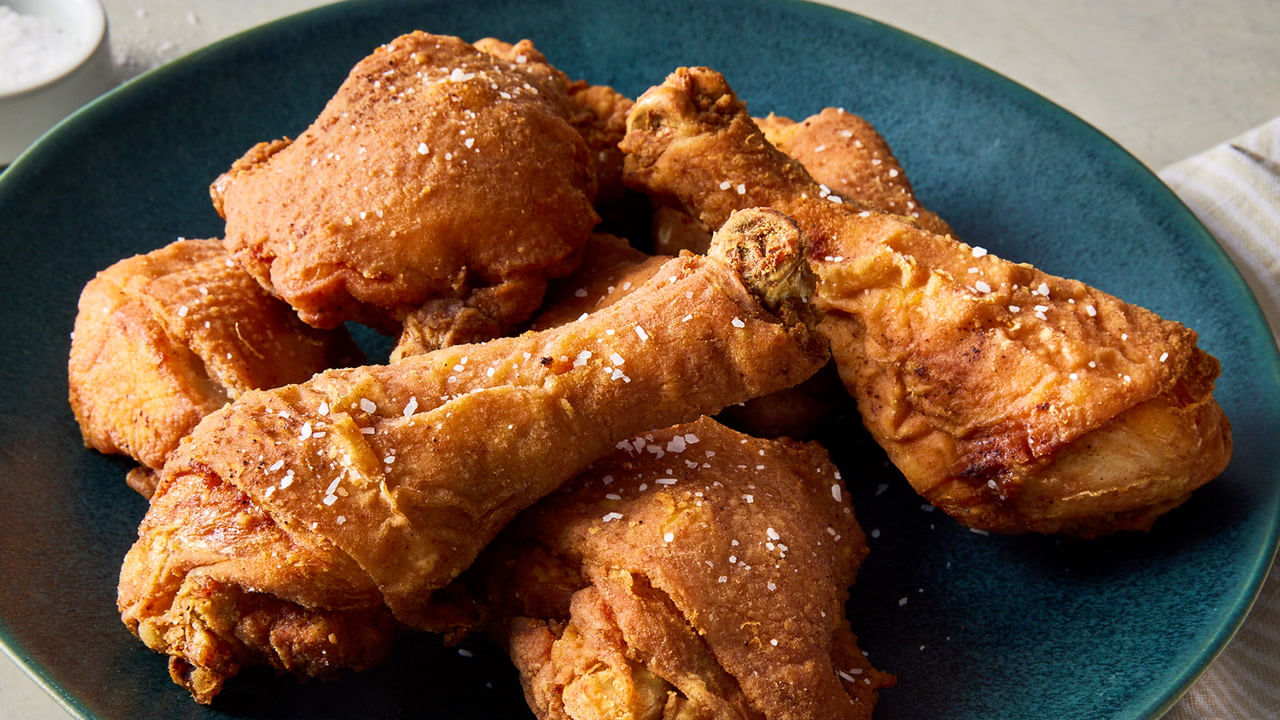  వారానికి 2 లేదా 3 రోజులు మాత్రమే చికెన్‌ తినాలని అధ్యయనకారులు సూచించారు. వారానికి 100 గ్రాముల వరకు తింటే ఎలాంటి ముప్పు ఉండదట. క్యాన్సర్ వచ్చే ముప్పు కూడా తగ్గుతుందని నిపుణులు సూచించారు.