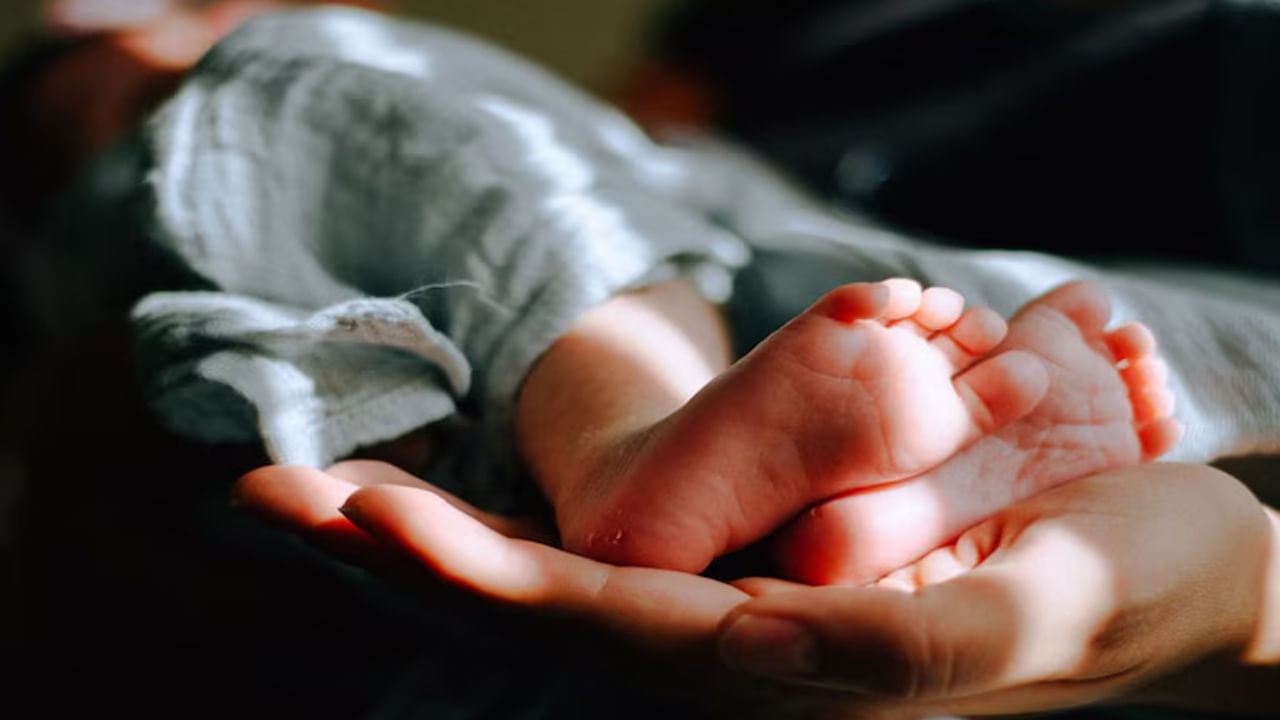 వైద్య చరిత్రలోనే అద్భుత ఘట్టం.. ఒకే శిశువు రెండుసార్లు పుట్టింది..!