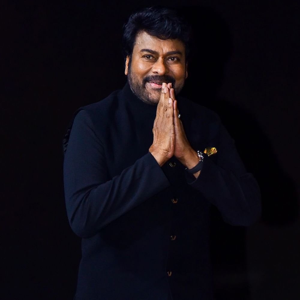 వెంకటేష్, అనిల్ కాంబినేషన్లో తెరకెక్కిన సంక్రాంతికి వస్తున్నాం 2025 సంక్రాంతికి రిలీజ్ అయి సూపర్ హిట్ అయ్యింది. ఈ సక్సెస్ను రిపీట్ చేసేందుకు నెక్ట్స్ సంక్రాంతికి కూడా వెంకీని తోడు తీసుకొని వస్తున్నారు అనిల్. మెగా మూవీలో వెంకీ నటిస్తున్నారన్న న్యూస్ బయటకు రావటంతో ఇద్దరు హీరోల ఫ్యాన్స్ కూడా ఫుల్ హ్యాపీగా ఫీల్ అవుతున్నారు.