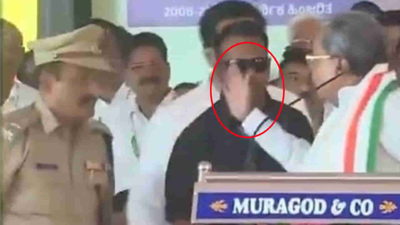 Watch Video: స్టేజ్పై అందరూ చూస్తుండగా.. ASP చెంప పగలగొట్టేందుకు చేయెత్తిన సీఎం! వీడియో