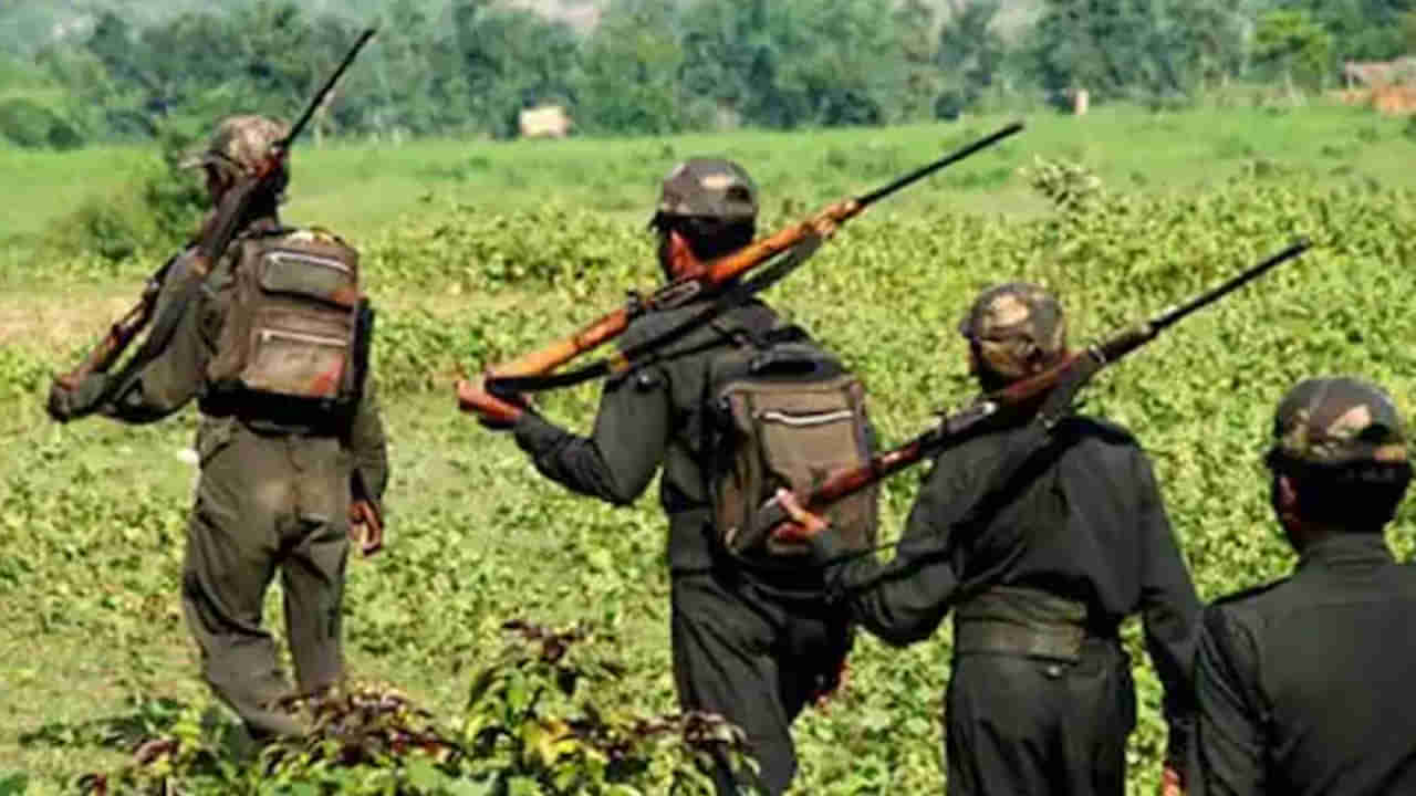 Maoist Attack: చత్తీస్గఢ్లో దారుణం.. ముగ్గురిని హత్య చేసిన మావోయిస్టులు..మరో 12 మందిని..