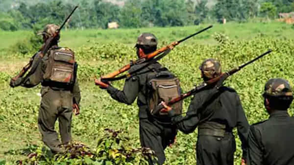 Maoist Attack: చత్తీస్గఢ్లో దారుణం.. ముగ్గురిని హత్య చేసిన మావోయిస్టులు..మరో 12 మందిని..