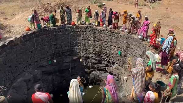 Watch: బిందె నీటి కోసం ప్రాణాలు పణంగా పెట్టాల్సిందే..గుండెల్ని పిండేస్తున్న దృశ్యం..!