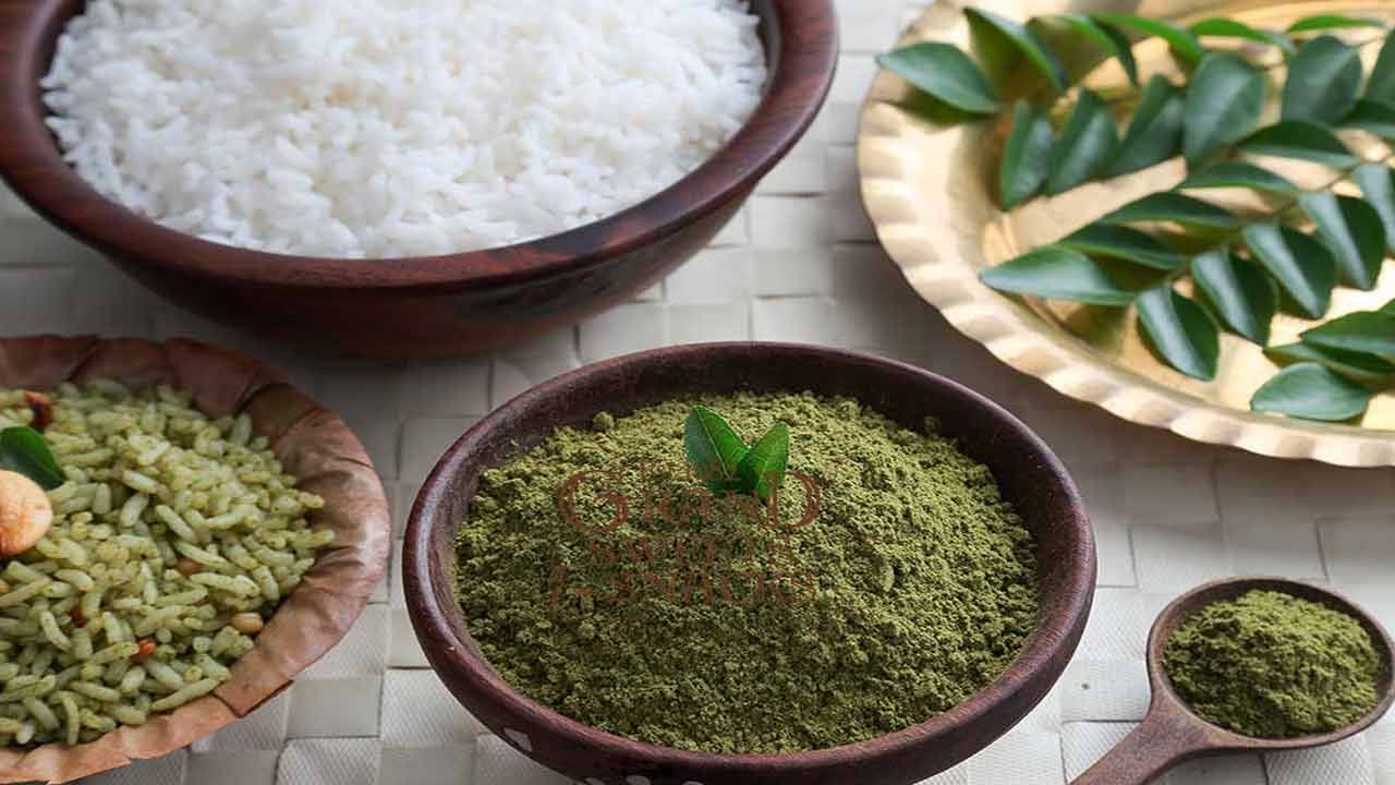 మధుమేహం ఉన్నవారికి గుండె జబ్బులు వచ్చే ప్రమాదం ఉంది. కరివేపాకు కొలెస్ట్రాల్‌ను తగ్గిస్తుందని అధ్యయనాలు చెబుతున్నాయి. ఆరోగ్యకరమైన లిపిడ్ ప్రొఫైల్‌ను నిర్వహించడానికి, గుండె సంబంధిత వ్యాధులను తగ్గించడానికి కరివేపాకు సహాయపడుతుంది. షుగర్ పేషెంట్లు ప్రతిరోజూ ఉదయం ఖాళీ కడుపుతో కరివేపాకు నమలడం వల్ల బరువు తగ్గవచ్చు.