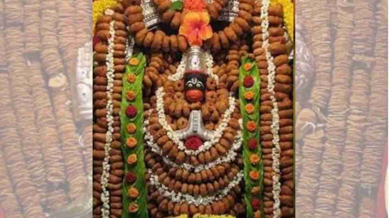 హనుమంతుడికి ఇష్టమైన ఈ నైవేద్యం పెడితే మీ కోరికలు నెరవేరుతాయి..!