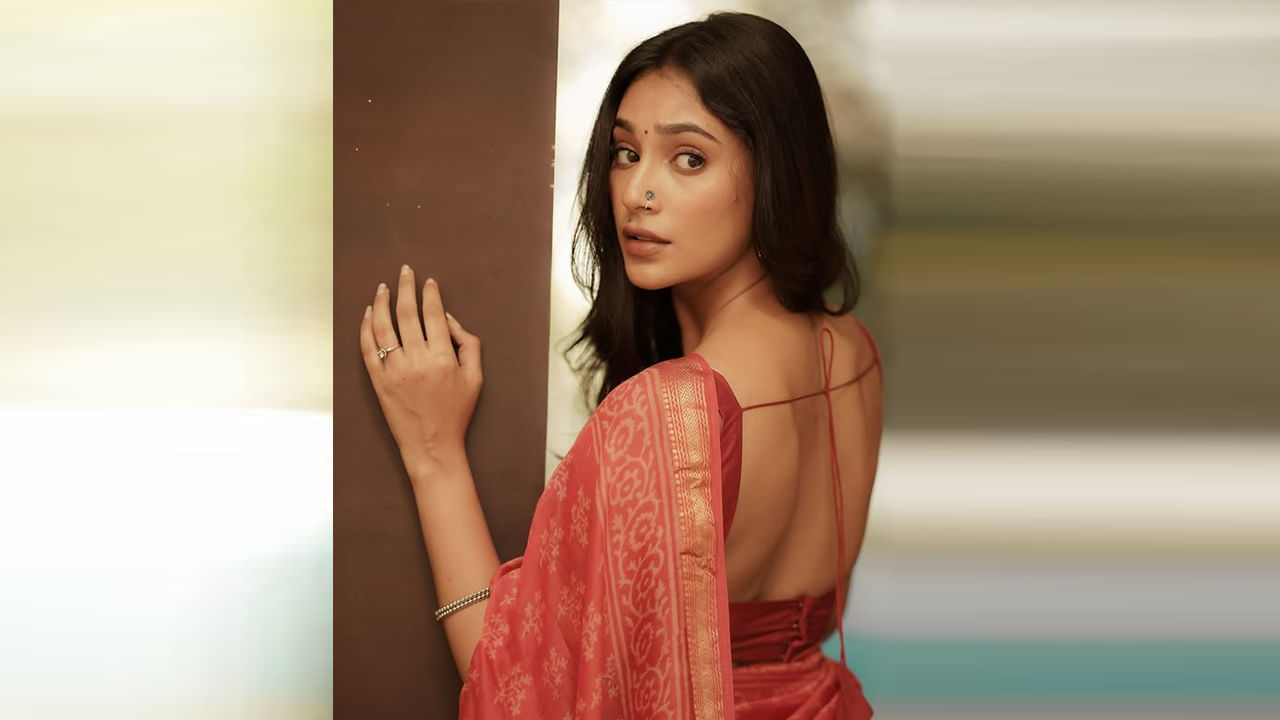 తిరుచిరాపల్లిలోని మాంట్‌ఫోర్ట్ స్కూల్‌లో చదివింది. సీనియర్ సెకండరీ విద్యను R. S. కృష్ణన్ హయ్యర్ సెకండరీ స్కూల్ లో పూర్తి చేసింది. ప్రస్తుతం తమిళనాడు రాజధాని చెన్నైలోని లయోలా కాలేజీలో ఫ్రెంచ్ సాహిత్యంలో BA డిగ్రీని అభ్యసిస్తుంది ఈ భామ.