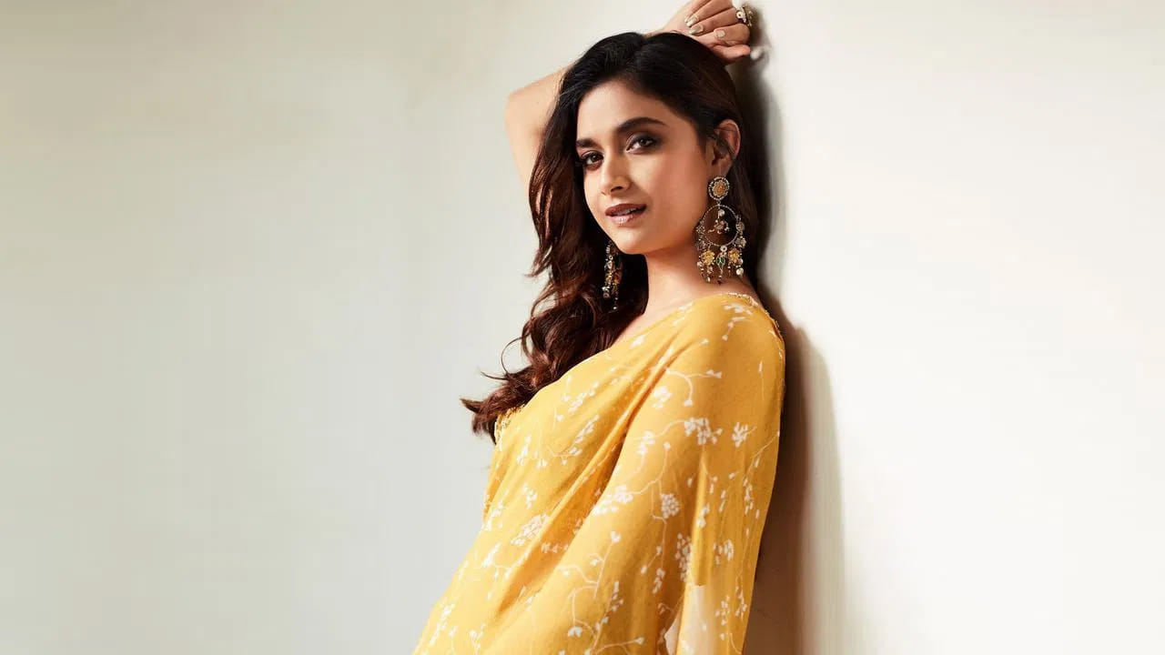 బేబీ జాన్ తర్వాత తెలియకుండానే కీర్తి సురేష్ కెరీర్‌లో చిన్న బ్రేక్ అయితే వచ్చింది.. పెళ్లైంది కదా ఆ మాత్రం గ్యాప్ రావడం సహజమే అంటున్నారు ఫ్యాన్స్. సెకండ్ ఇన్నింగ్స్ కోసం కాస్త టైమ్ అయినా ఇవ్వాలిగా అంటూ కీర్తికే సపోర్ట్ చేస్తున్నారు ఫ్యాన్స్.