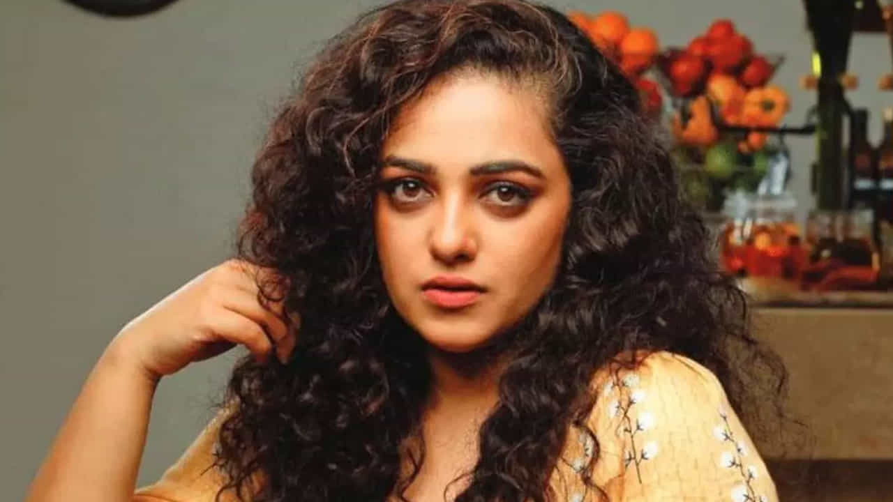 ఎన్ని విమర్శలు ఎదురైనా కుంగిపోవద్దు. వాటిని సవాళ్లుగ స్వీకరించి, మీరేంటో నిరూపించుకోమని చెబుతున్నారు నిత్యామీనన్. తాను ఇప్పటిదాకా ఫాలో అయిన ఫార్ములా ఇదేనని అంటున్నారు.