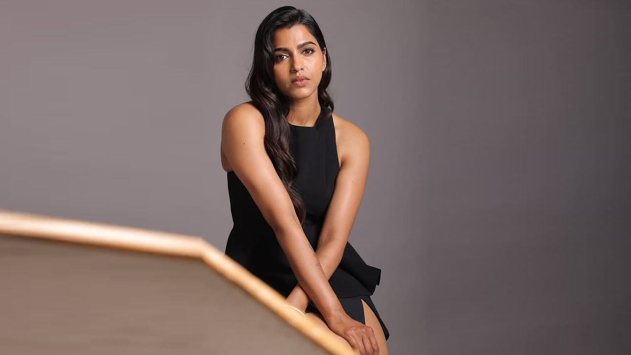 అదే ఏడాది మరంతన్ మీమరంతన్, తిరుడి చిత్రాల్లో కనిపించింది. ఈ మూడు చిత్రాల్లో మరీనా అనే పేరుతో గుర్తింపు పొందింది. 2009లో కెంపా అనే కన్నడా యాక్షన్ డ్రామా సినిమాతో శాండల్ వుడ్ ప్రేక్షకులను పరిచయం అయింది ఈ ముద్దుగుమ్మ.