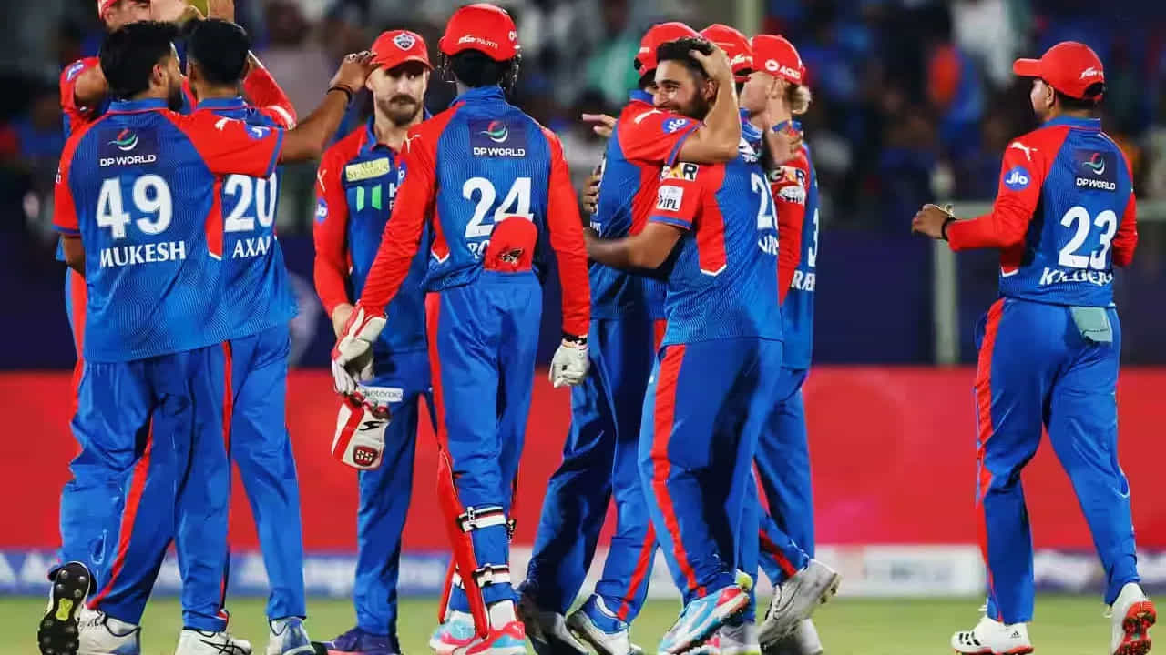 ఢిల్లీ క్యాపిటల్స్: అక్షర్ పటేల్ నాయకత్వంలో, ఢిల్లీ క్యాపిటల్స్ జట్టు మొదటి రెండు మ్యాచ్ల్లో అద్భుతంగా రాణించింది. ఈ ప్రదర్శనతో, DC జట్టు 1.320 నికర రన్ రేట్తో మొత్తం 4 పాయింట్లతో రెండవ స్థానాన్ని దక్కించుకుంది.