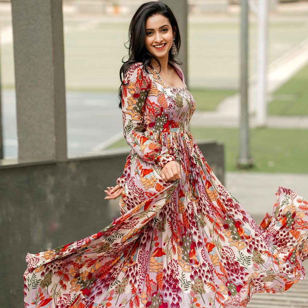 దీపికా తెలుగు టెలివిజన్ షో "ఢీ" ద్వారా యాంకర్‌గా పాపులారిటీ సంపాధించింది. ఈ డాన్స్ రియాలిటీ షోలో ఆమె రష్మి గౌతమ్‌తో కలిసి సందడి చేశారు. "ఢీ ప్రీమియర్స్ లీగ్", "ఢీ బజ్" వంటి షోలలో కూడా యాంకర్‌గా వ్యవహరించారు. ఆమె చలాకీతనం, అభినయం ఆమెను బుల్లితెర ప్రేక్షకులకు దగ్గర చేశాయి.