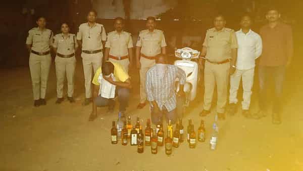 ఉప్పల్లో పట్టుబడ్డ డిఫెన్స్ లిక్కర్.. ఇద్దరు నిందితుల అరెస్ట్.. విచారణలో అసలు విషయం..!