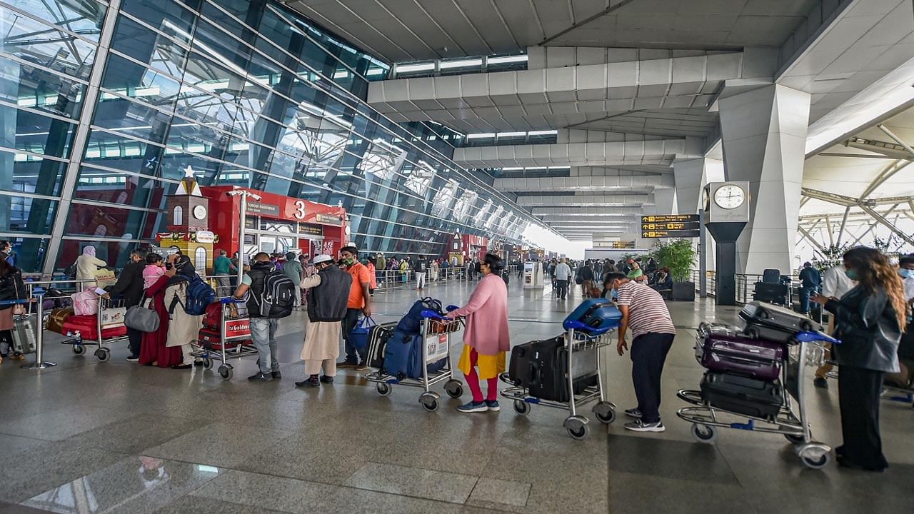ఢిల్లీకి విమానంలో వెళ్తున్నారా? అయితే ఈ సమాచారం మీ కోసమే..!