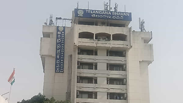 Telangana: సైబర్ దొంగను పట్టుకుని.. రూమ్లో పెట్టుకున్న పోలీసులు.. కట్ చేస్తే రాత్రి సమయంలో