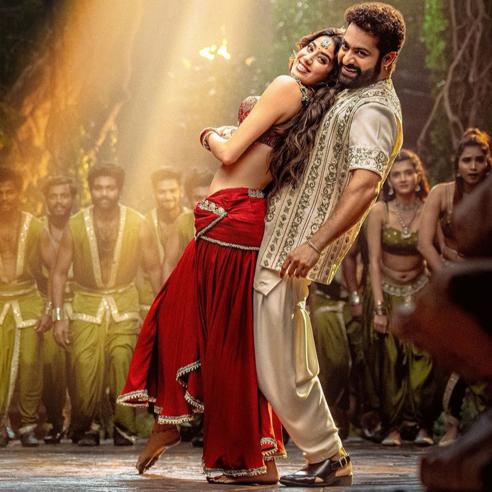 అదే సమయంలో దేవరకు ఏం జరిగింది అన్నది కూడా సీక్వెల్‌లో రివీల్ చేస్తామని చెప్పారు.తొలి భాగం కథ, యతి అనే వ్యక్తి కోసం పోలీసులు వెతకటంతో ప్రారంభమైంది. కానీ  క్యారెక్టర్‌ చూపించకుండానే పార్ట్‌ 1 ను ముగించారు. 