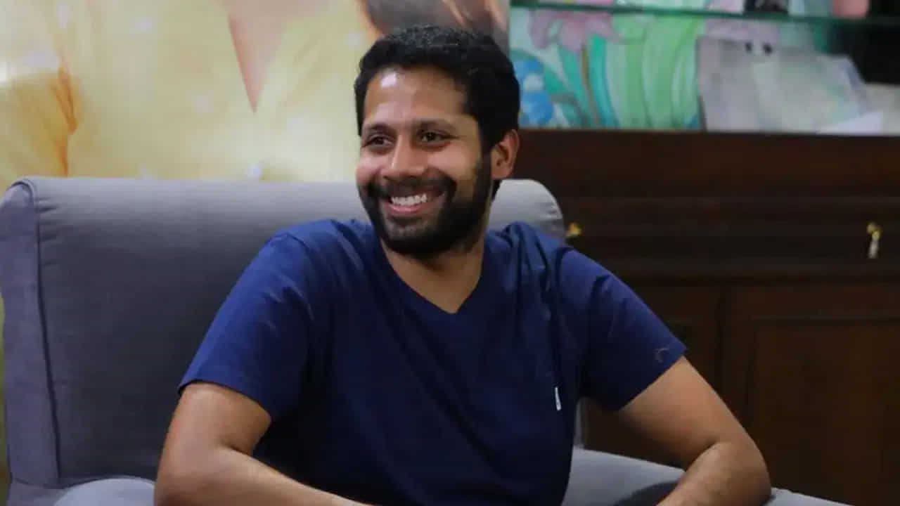 అందుకే రూట్ మార్చారు.. డిఫెరెంట్ కాన్సెప్ట్స్ పట్టుకున్నారు.. వరస బ్లాక్బస్టర్స్ కొడుతున్నారు వెంకీ అట్లూరి. పీరియడ్ సినిమాలపైనే ఎక్కువగా ఫోకస్ పెడుతున్నారు వెంకీ. వరుసగా డిఫెరెంట్ కాన్సెప్ట్స్తో పీరియడ్ సినిమాలు చేస్తున్నారు.