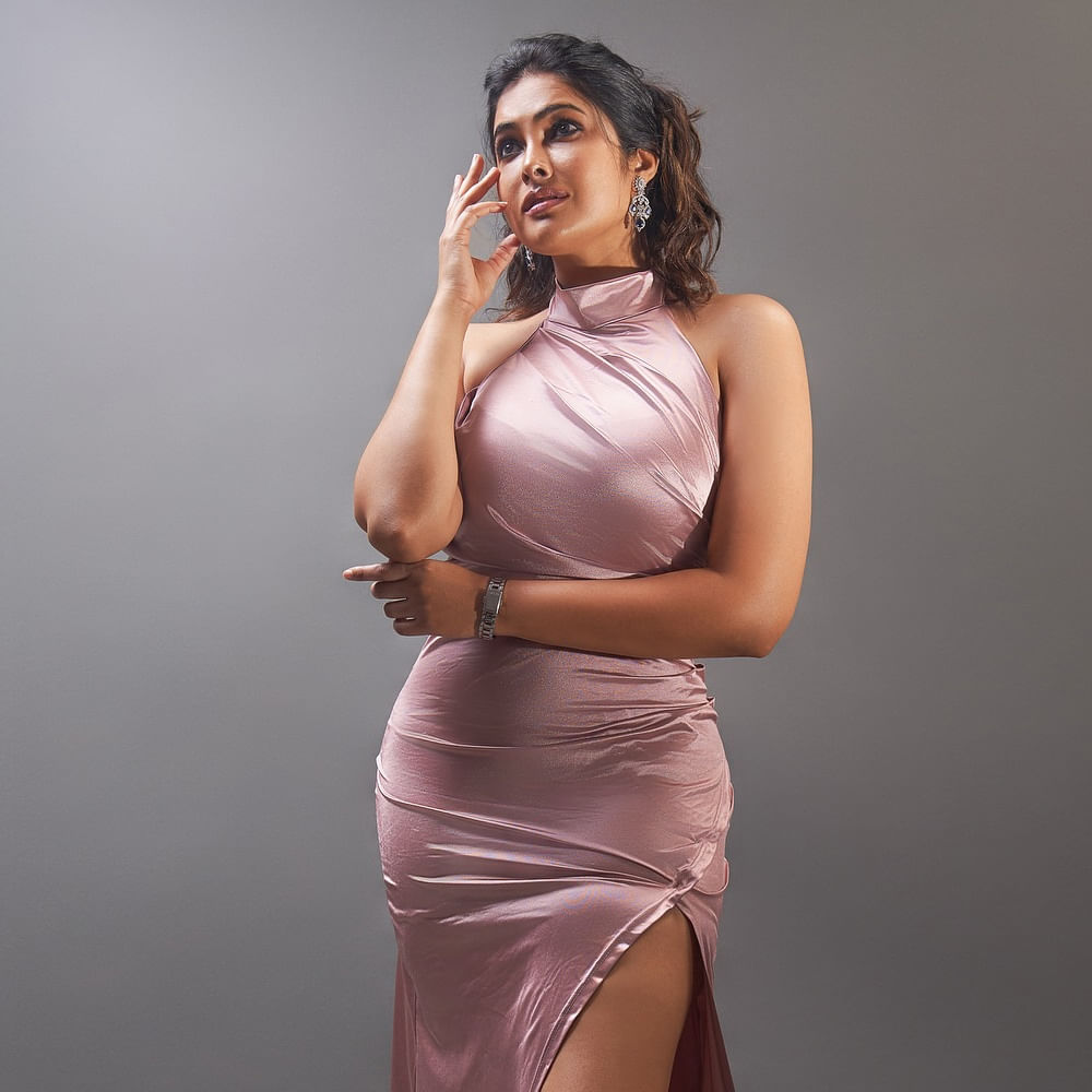 మెగాస్టార్ అన్నమాట ప్రకారం 'గాడ్ ఫాదర్' లో దివికి ఒక మంచి పాత్ర కూడా ఇచ్చారు. ఆ సినిమా తరువాత దివి చిన్న చిన్న పాత్రలు చేస్తూ వచ్చింది.