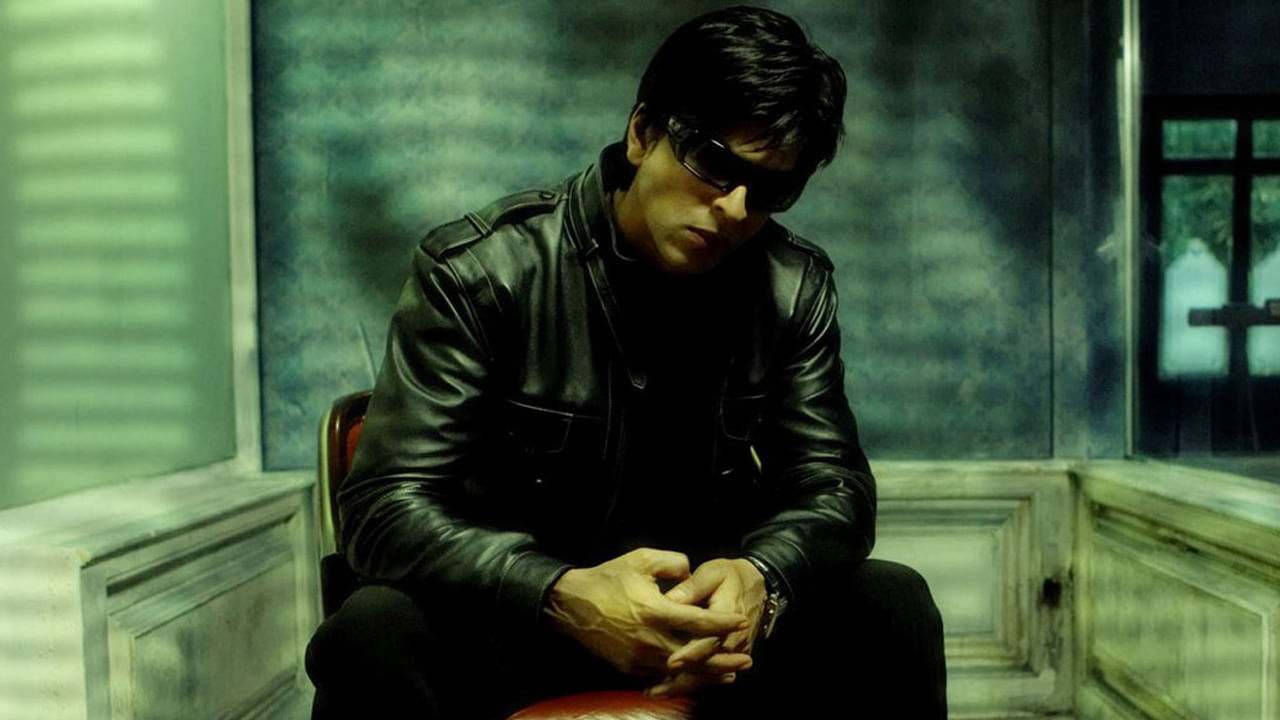 అసలు షారుక్ లేకుండా డాన్ ఏంట్రా బాబూ.. మీ పిచ్చి కాకపోతేనూ అంటూ సోషల్ మీడియాలో తిట్ల దండకం షురూ చేసారు. ఇప్పుడు హీరోయిన్ కూడా మారిపోయింది. డాన్‌ పాత్రకు షారుక్ బ్రాండ్ అంబాసిడర్ అయిపోయారు. డాన్ 2 కూడా బాగానే ఆడింది. 