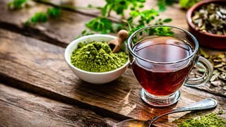 Almond Oil: ముఖానికి బాదం నూనె రాసుకుంటున్నారా..? అయితే, ఈ విషయాలు తెలుసుకోండి…