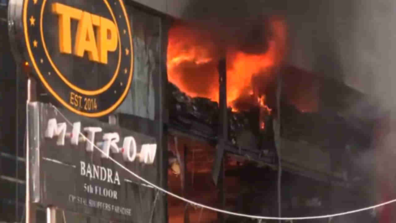 Watch: బహుళ అంతస్తుల భవనంలో భారీ అగ్ని ప్రమాదం.. 12 ఫైరింజన్లతో మంటలార్పుతున్న రెస్క్యూ టీం..