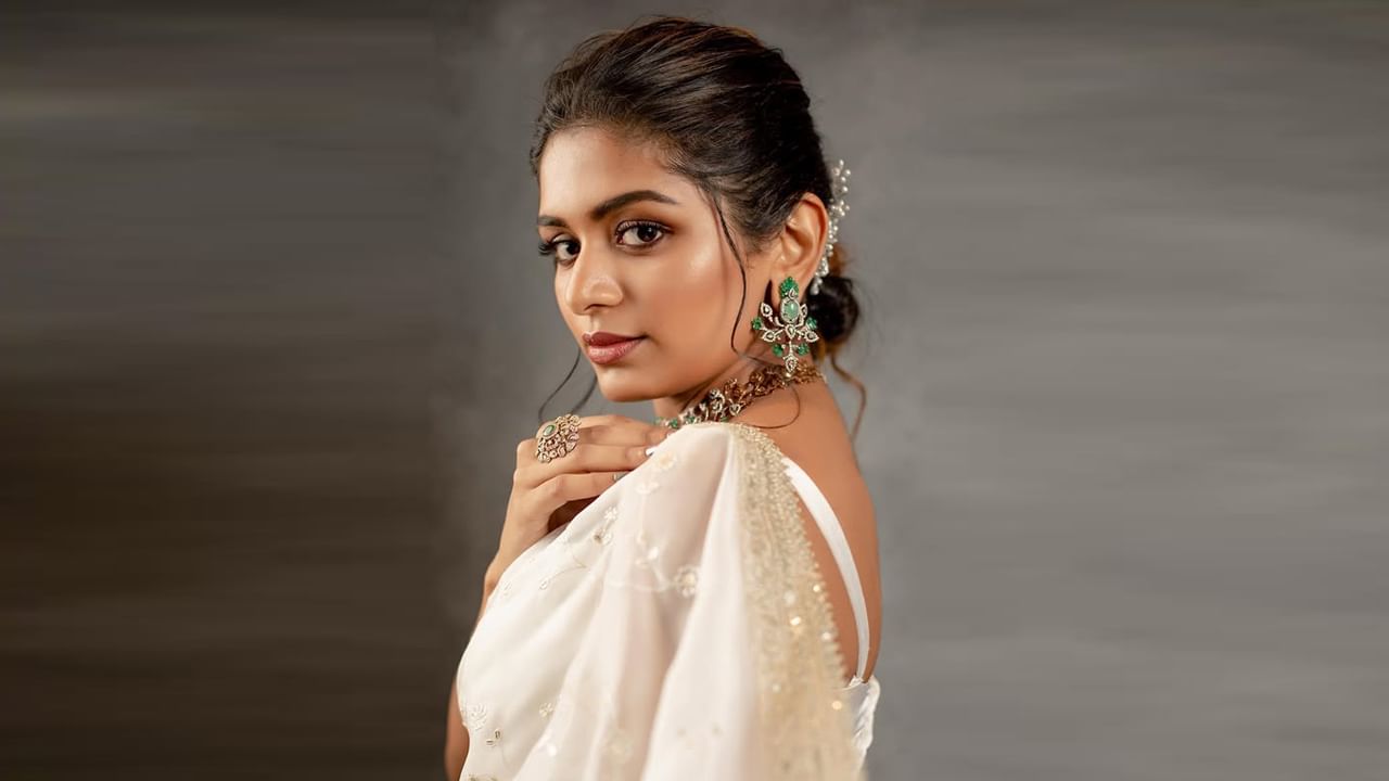 అదితి శ్రీరామచంద్ర యూనివర్సిటీలో మెడికల్ డిగ్రీ పూర్తి చేసింది. గ్రాడ్యుయేషన్ తర్వాత ఆమె తన తల్లిదండ్రులకు కారణంగా నటన పట్ల ఇష్టాన్ని పెంచుకొని హీరోయిన్ గా సినిమాల వైపు అడుగులు వేసింది.