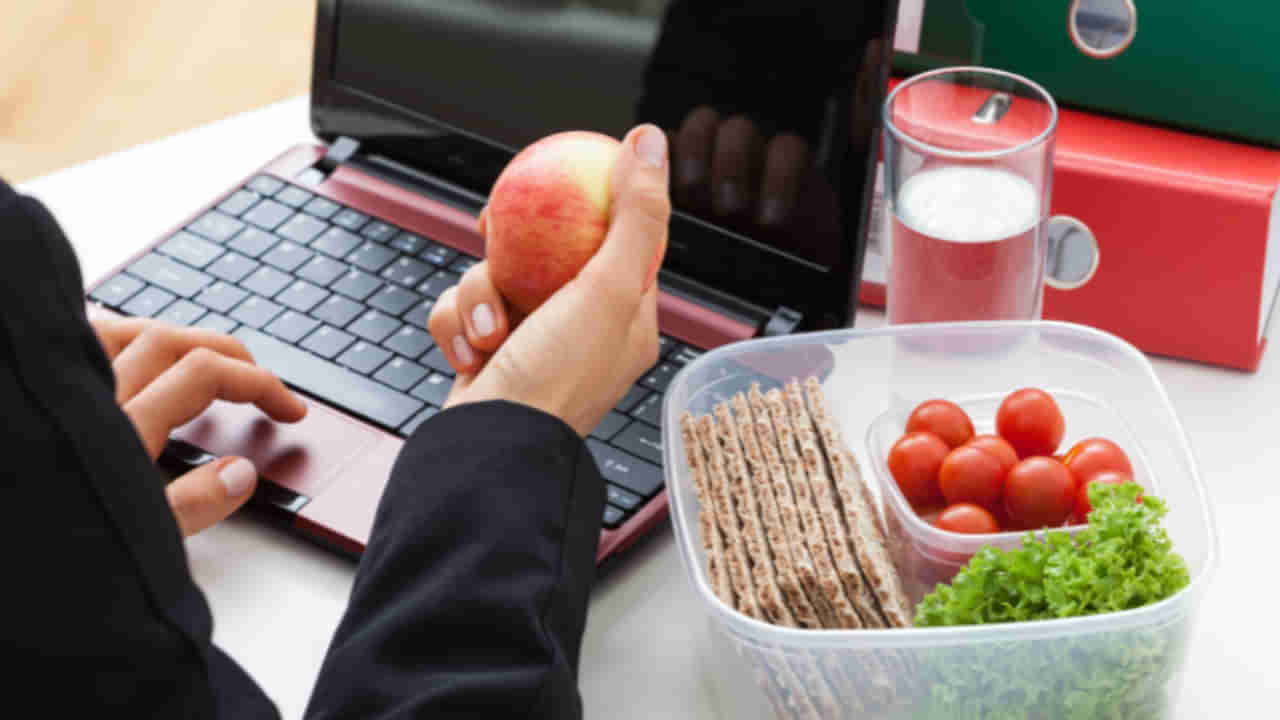 Healthy Snacks: 8 గంటల పనిని 4 గంటల్లో పూర్తి చేసేయాలా.. మీ వర్క్ ఫోకస్ పెంచే సీక్రెట్ ఫుడ్స్ ఇవి..