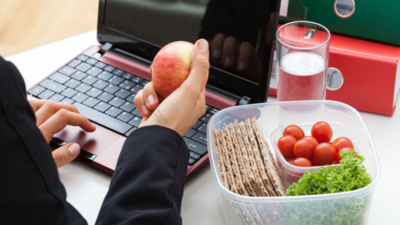 Healthy Snacks: 8 గంటల పనిని 4 గంటల్లో పూర్తి చేసేయాలా.. మీ వర్క్ ఫోకస్ పెంచే సీక్రెట్ ఫుడ్స్ ఇవి..
