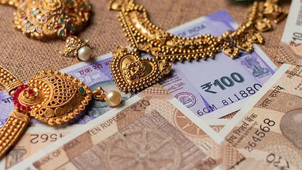 Gold Price: 3 వారాల్లో బంగారం ధర ఎంత పెరిగిందో తెలిస్తే షాకవుతారు.. రికార్డులు బద్దలు కొడుతున్న పసిడి!