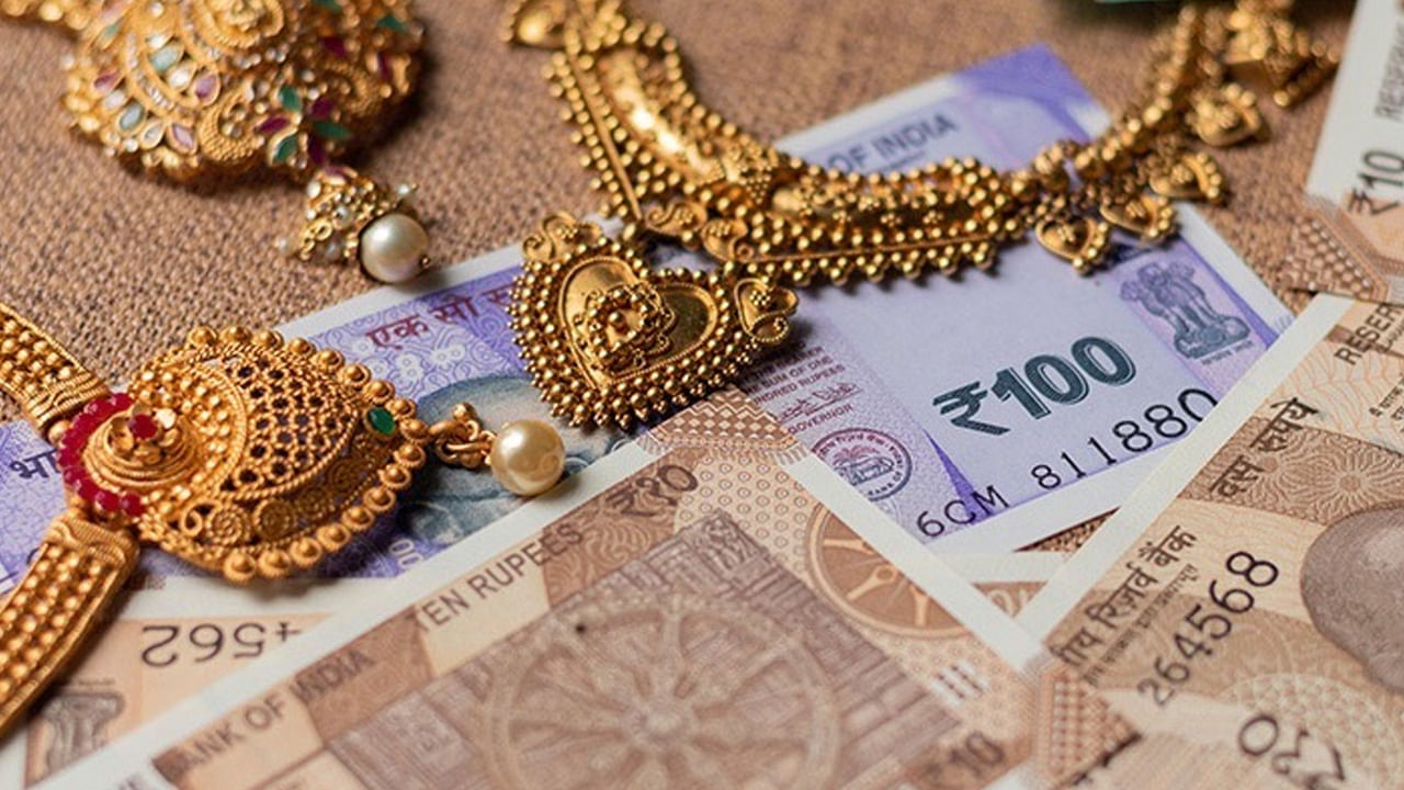 Gold Price: 3 వారాల్లో బంగారం ధర ఎంత పెరిగిందో తెలిస్తే షాకవుతారు.. రికార్డులు బద్దలు కొడుతున్న పసిడి!
