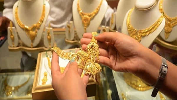 Gold Price : పసిడి ప్రియులకు ఊరట.. భారీగా దిగొచ్చిన బంగారం ధరలు..! ఇవాళ్టి ధరలు ఇవే..