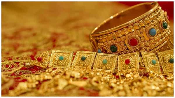 Gold Rate Today: పసిడి ప్రియులకు అలర్ట్.. తెలుగు రాష్ట్రాల్లో బంగారం, వెండి ధరలు ఎలా ఉన్నాయంటే..