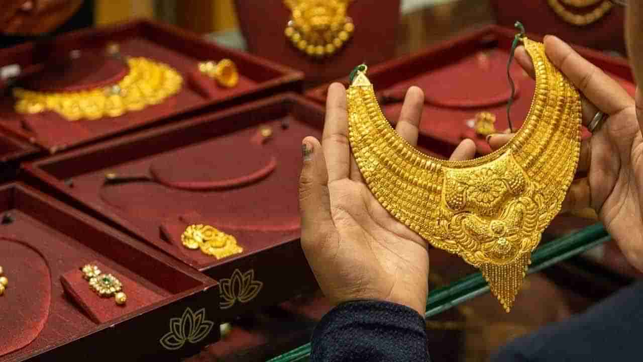 Gold Price Today: బాబోయ్‌ బంగారం.. రికార్డు స్థాయిలో దూసుకుపోతున్న గోల్డ్..ఈ రోజు తులం ఎంతుందంటే..?